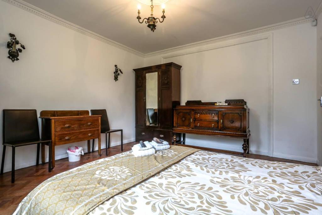 Oyo Guest House Ellipse Whetstone Zewnętrze zdjęcie