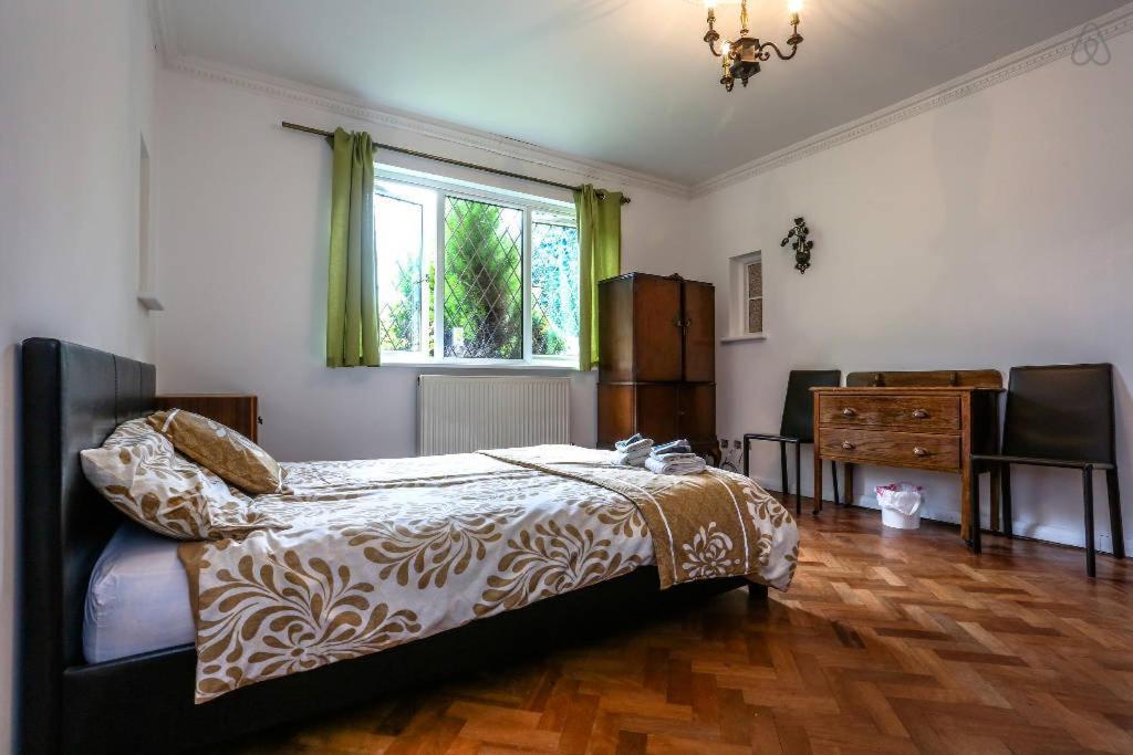 Oyo Guest House Ellipse Whetstone Zewnętrze zdjęcie
