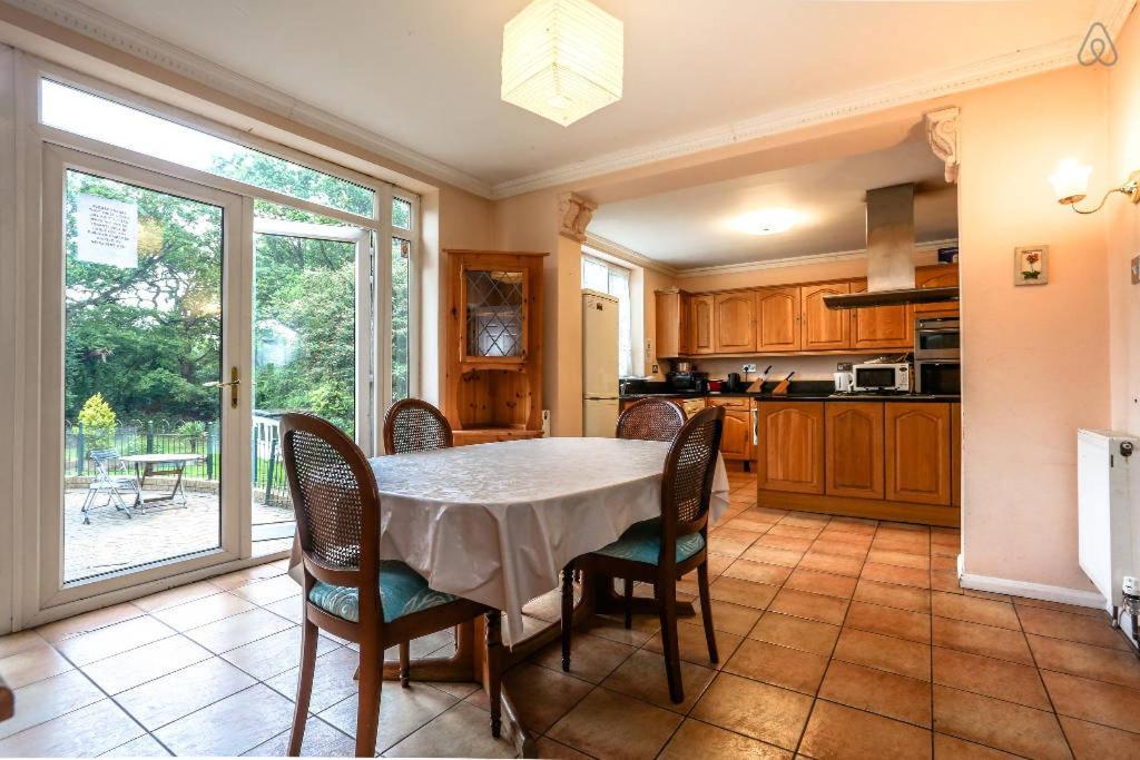 Oyo Guest House Ellipse Whetstone Zewnętrze zdjęcie